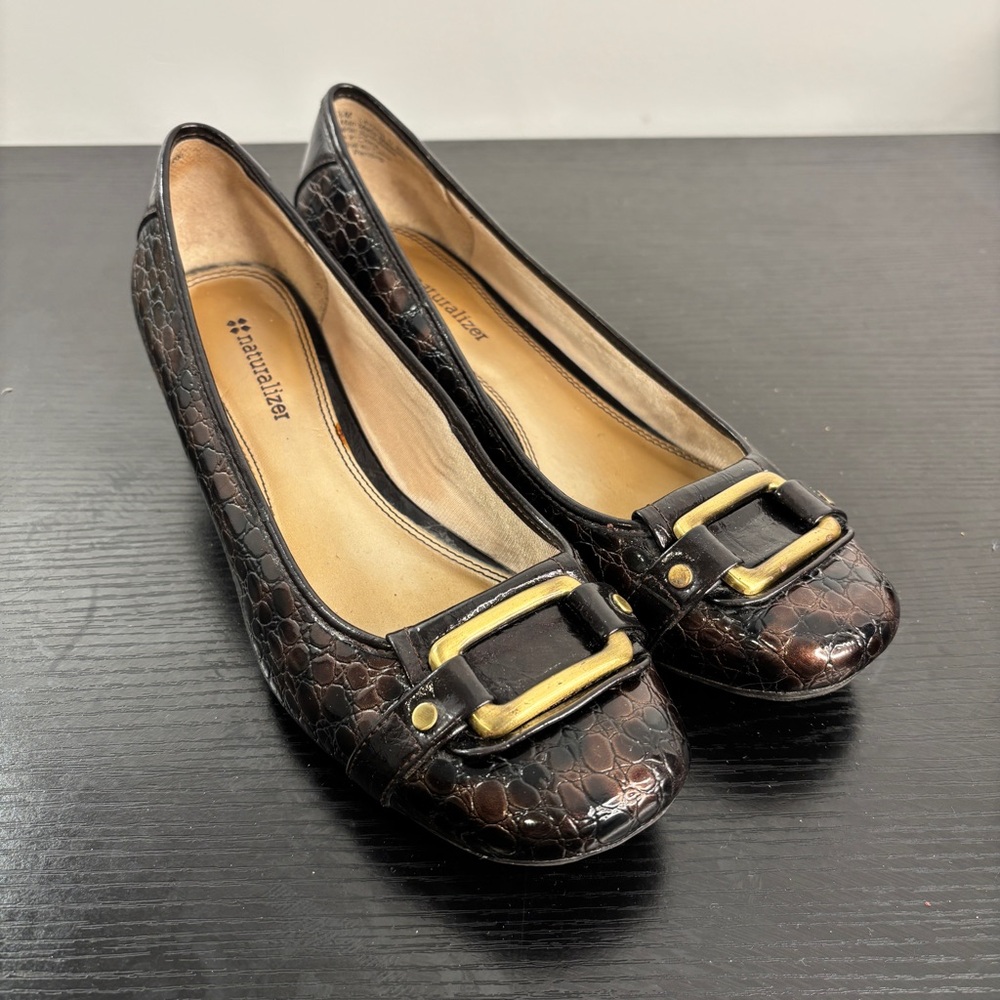 Naturalizer Women's Brown Croc-Embossed Low Heels